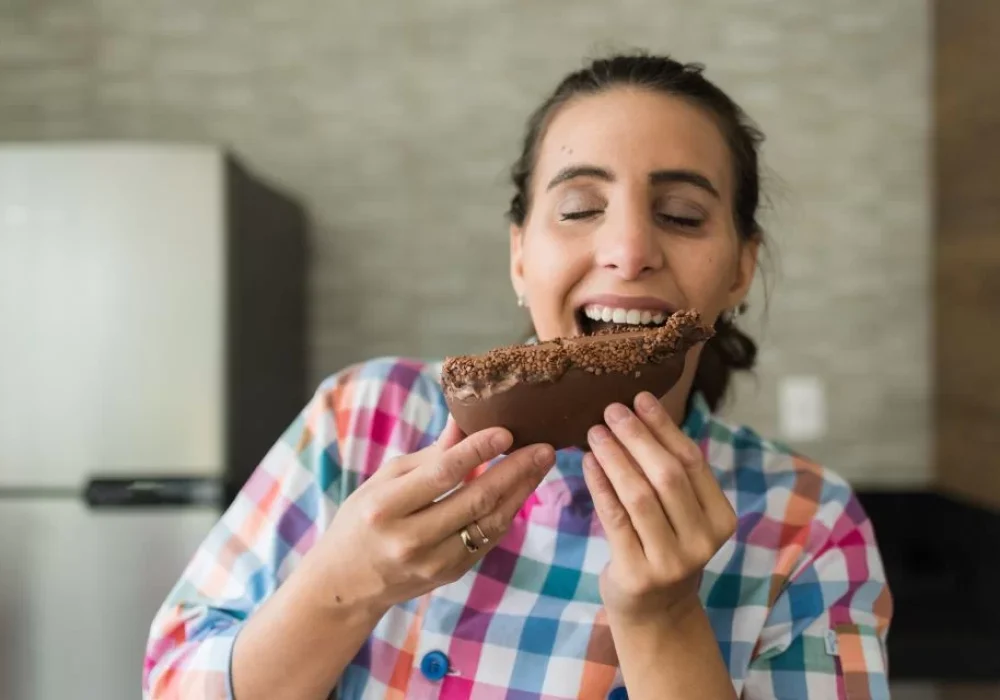 Chocolate causa acne? Dicas de cuidados pós-Páscoa